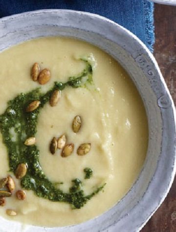 Sopa de Pastinaga e Parmesao com Pesto