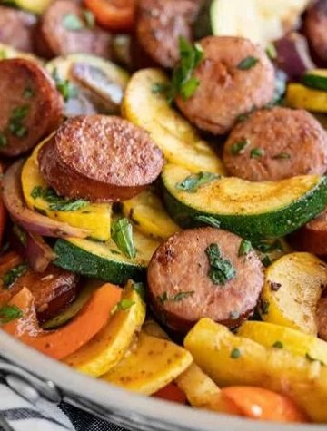 Cajun Salsicha e Legumes