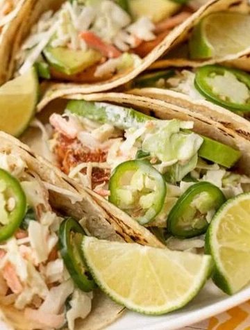 Tacos de Peixe com Salada de Limão e Cominho