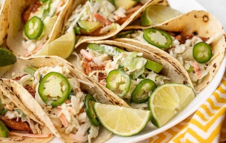Tacos de Peixe com Salada de Limão e Cominho
